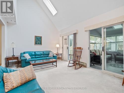 378 Willowood Avenue, Fort Erie, ON - Indoor Photo Showing Living Room