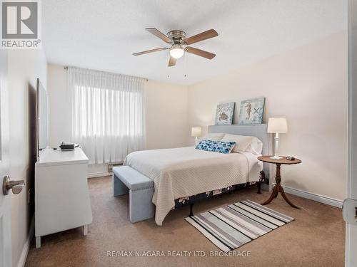 378 Willowood Avenue, Fort Erie, ON - Indoor Photo Showing Bedroom