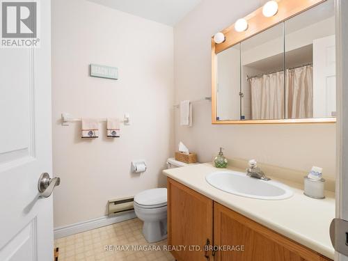 378 Willowood Avenue, Fort Erie, ON - Indoor Photo Showing Bathroom