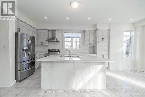 28 Sanford Circle, Springwater, ON - Indoor Photo Showing Kitchen With Stainless Steel Kitchen With Upgraded Kitchen