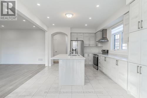 28 Sanford Circle, Springwater, ON - Indoor Photo Showing Kitchen With Stainless Steel Kitchen With Upgraded Kitchen