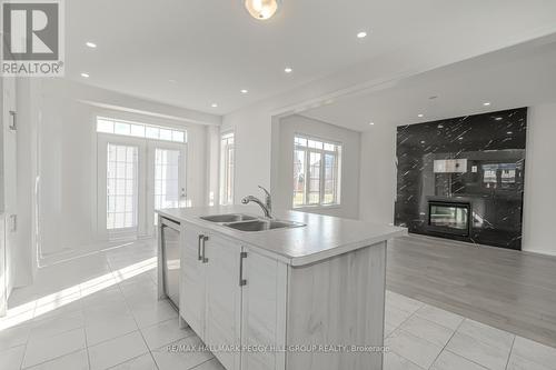 28 Sanford Circle, Springwater, ON - Indoor Photo Showing Kitchen With Double Sink With Upgraded Kitchen