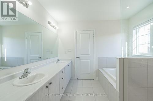 28 Sanford Circle, Springwater, ON - Indoor Photo Showing Bathroom