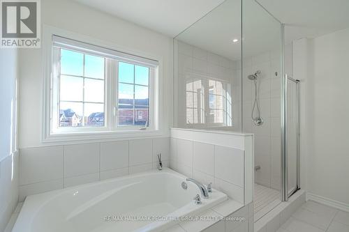 28 Sanford Circle, Springwater, ON - Indoor Photo Showing Bathroom