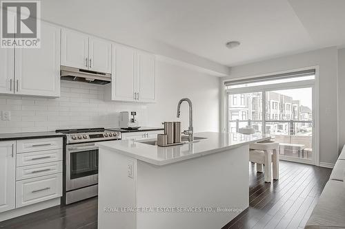 2509 Littlefield Crescent, Oakville, ON - Indoor Photo Showing Kitchen With Upgraded Kitchen