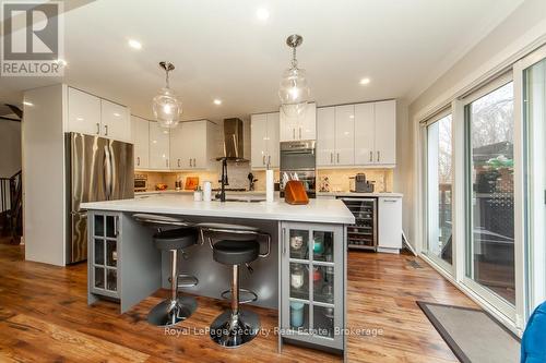 3770 Forest Bluff Crescent, Mississauga, ON - Indoor Photo Showing Kitchen With Upgraded Kitchen