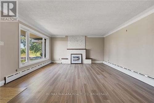 540 Concession 1 Road, Niagara-On-The-Lake, ON - Indoor Photo Showing Living Room With Fireplace