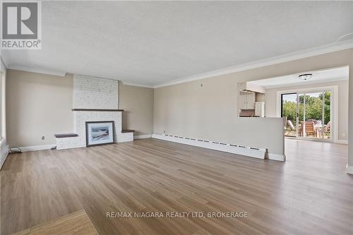 540 Concession 1 Road, Niagara-On-The-Lake, ON - Indoor Photo Showing Living Room With Fireplace