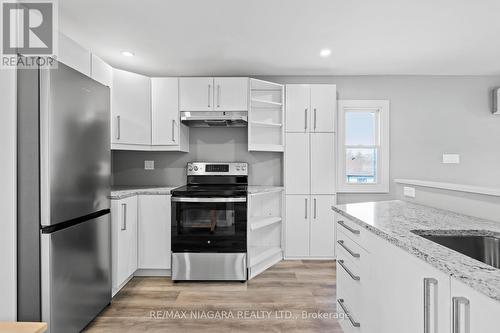 80 Page Street, St. Catharines, ON - Indoor Photo Showing Kitchen With Upgraded Kitchen