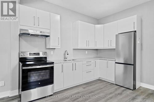 80 Page Street, St. Catharines, ON - Indoor Photo Showing Kitchen