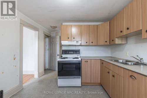 44 Carlisle Street, St. Catharines (451 - Downtown), ON - Indoor Photo Showing Kitchen