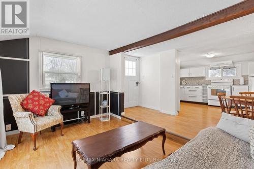 364 William Street, Niagara-On-The-Lake (Town), ON - Indoor Photo Showing Living Room