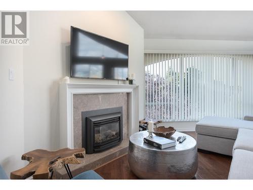 L01 788 W 8Th Avenue, Vancouver, BC - Indoor Photo Showing Living Room With Fireplace