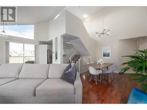 L01 788 W 8Th Avenue, Vancouver, BC - Indoor Photo Showing Living Room