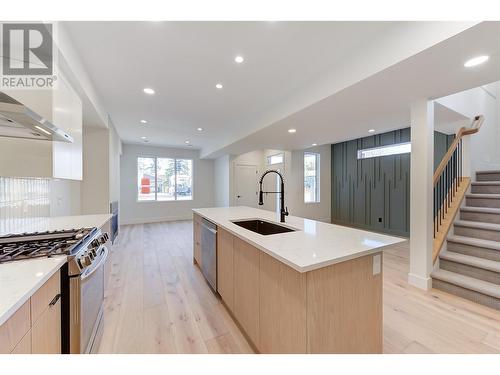 857 Kinnear Court, Kelowna, BC - Indoor Photo Showing Kitchen With Upgraded Kitchen