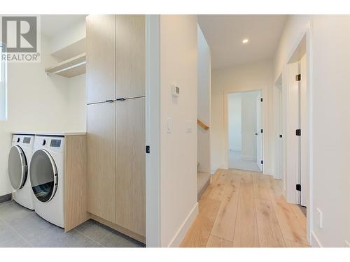 857 Kinnear Court, Kelowna, BC - Indoor Photo Showing Laundry Room