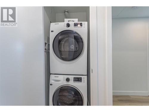 1488 Bertram Street Unit# 1101, Kelowna, BC - Indoor Photo Showing Laundry Room