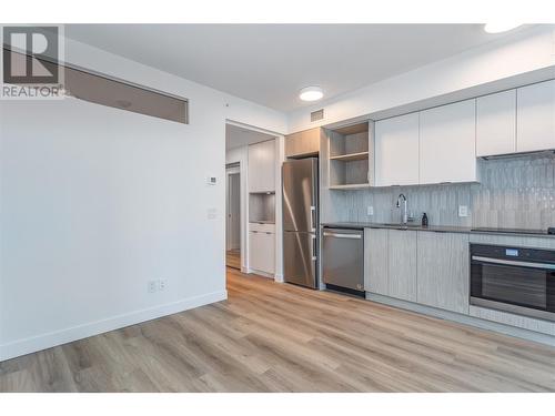 1488 Bertram Street Unit# 1101, Kelowna, BC - Indoor Photo Showing Kitchen