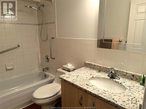 5064 Wyandotte Street East Unit# 206, Windsor, ON - Indoor Photo Showing Bathroom