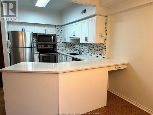 5064 Wyandotte Street East Unit# 206, Windsor, ON - Indoor Photo Showing Kitchen