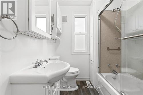 156 Catharine Street, Belleville, ON - Indoor Photo Showing Bathroom