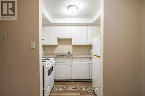 103 - 25 College Street E, Belleville, ON - Indoor Photo Showing Kitchen