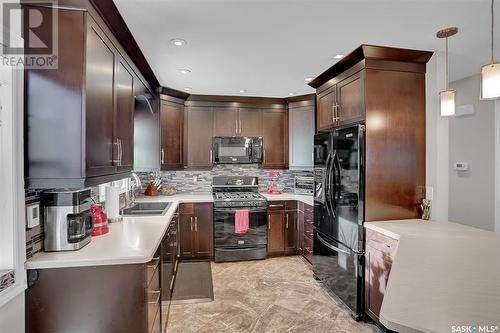 214 Halifax Street N, Regina, SK - Indoor Photo Showing Kitchen With Double Sink With Upgraded Kitchen