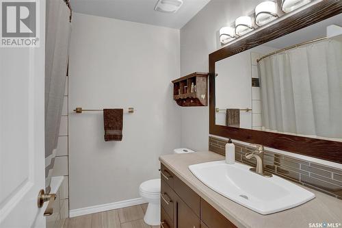 214 Halifax Street N, Regina, SK - Indoor Photo Showing Bathroom