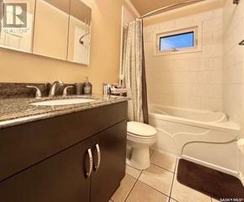 701 4Th Avenue, Raymore, SK - Indoor Photo Showing Bathroom