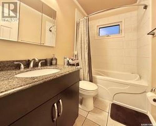 701 4Th Avenue, Raymore, SK - Indoor Photo Showing Bathroom