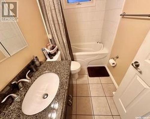 701 4Th Avenue, Raymore, SK - Indoor Photo Showing Bathroom