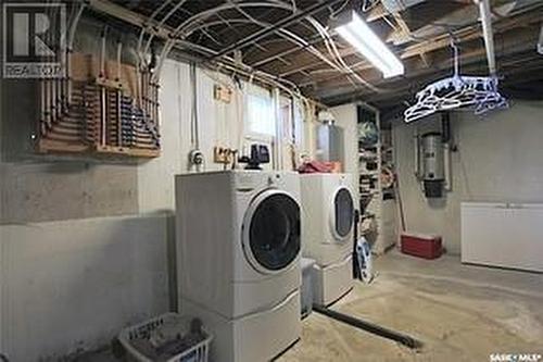 701 4Th Avenue, Raymore, SK - Indoor Photo Showing Laundry Room