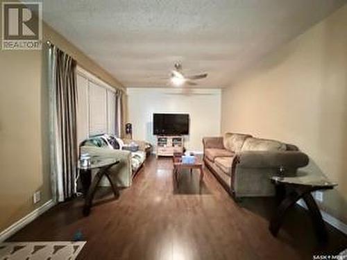 701 4Th Avenue, Raymore, SK - Indoor Photo Showing Living Room