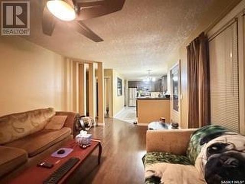 701 4Th Avenue, Raymore, SK - Indoor Photo Showing Living Room