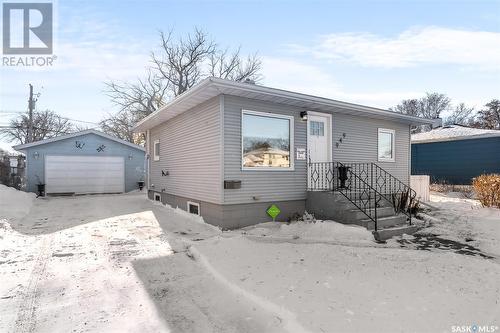 949 Vaughan Street W, Moose Jaw, SK - Outdoor