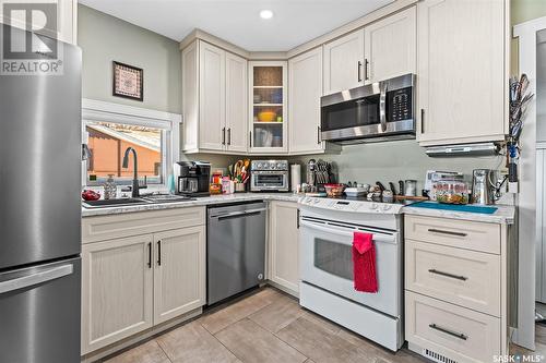 949 Vaughan Street W, Moose Jaw, SK - Indoor Photo Showing Kitchen