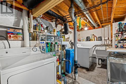 949 Vaughan Street W, Moose Jaw, SK - Indoor Photo Showing Laundry Room