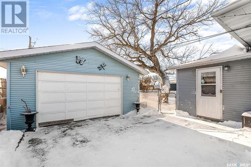 949 Vaughan Street W, Moose Jaw, SK - Outdoor With Exterior