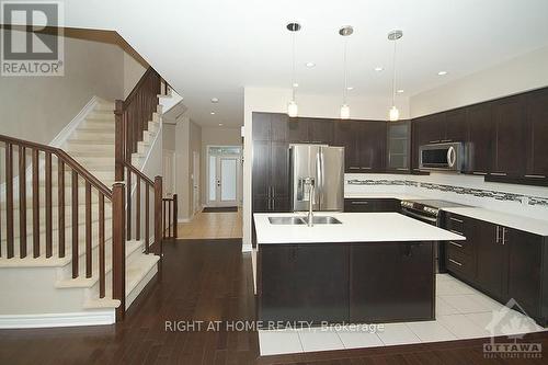 145 Popplewell Crescent, Ottawa, ON - Indoor Photo Showing Kitchen With Double Sink With Upgraded Kitchen