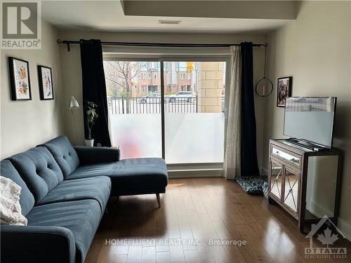 109 - 2785 Baseline Road, Ottawa, ON - Indoor Photo Showing Living Room