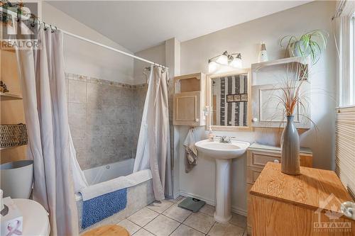 1392 Sault Street, Ottawa, ON - Indoor Photo Showing Bathroom