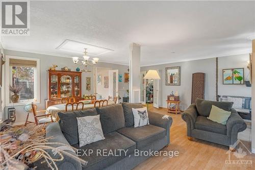 1392 Sault Street, Ottawa, ON - Indoor Photo Showing Living Room