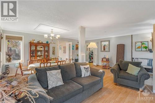 1392 Sault Street, Ottawa, ON - Indoor Photo Showing Living Room