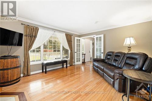 132 Corkery Woods Drive, Ottawa, ON - Indoor Photo Showing Living Room