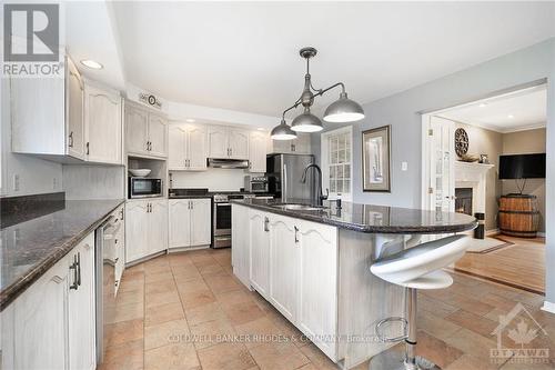 132 Corkery Woods Drive, Ottawa, ON - Indoor Photo Showing Kitchen With Upgraded Kitchen