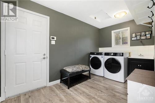 132 Corkery Woods Drive, Ottawa, ON - Indoor Photo Showing Laundry Room