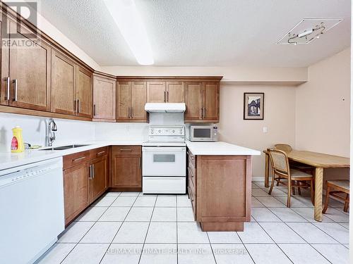 912 - 8111 Yonge Street, Markham, ON - Indoor Photo Showing Kitchen