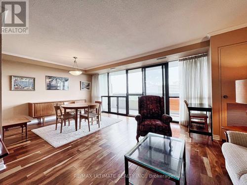 912 - 8111 Yonge Street, Markham, ON - Indoor Photo Showing Living Room