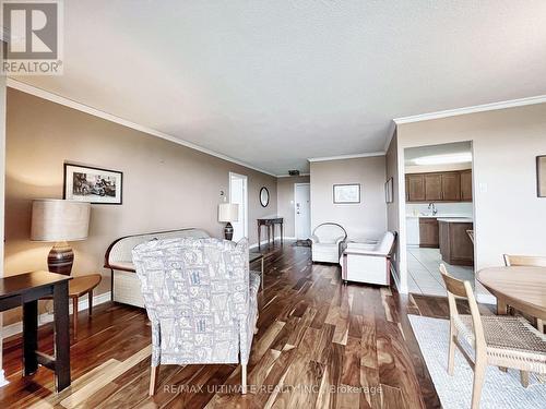 912 - 8111 Yonge Street, Markham, ON - Indoor Photo Showing Dining Room