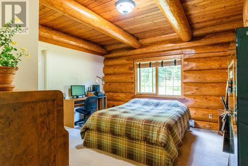 3150 Hanna Creek Road, Warfield, BC - Indoor Photo Showing Bedroom